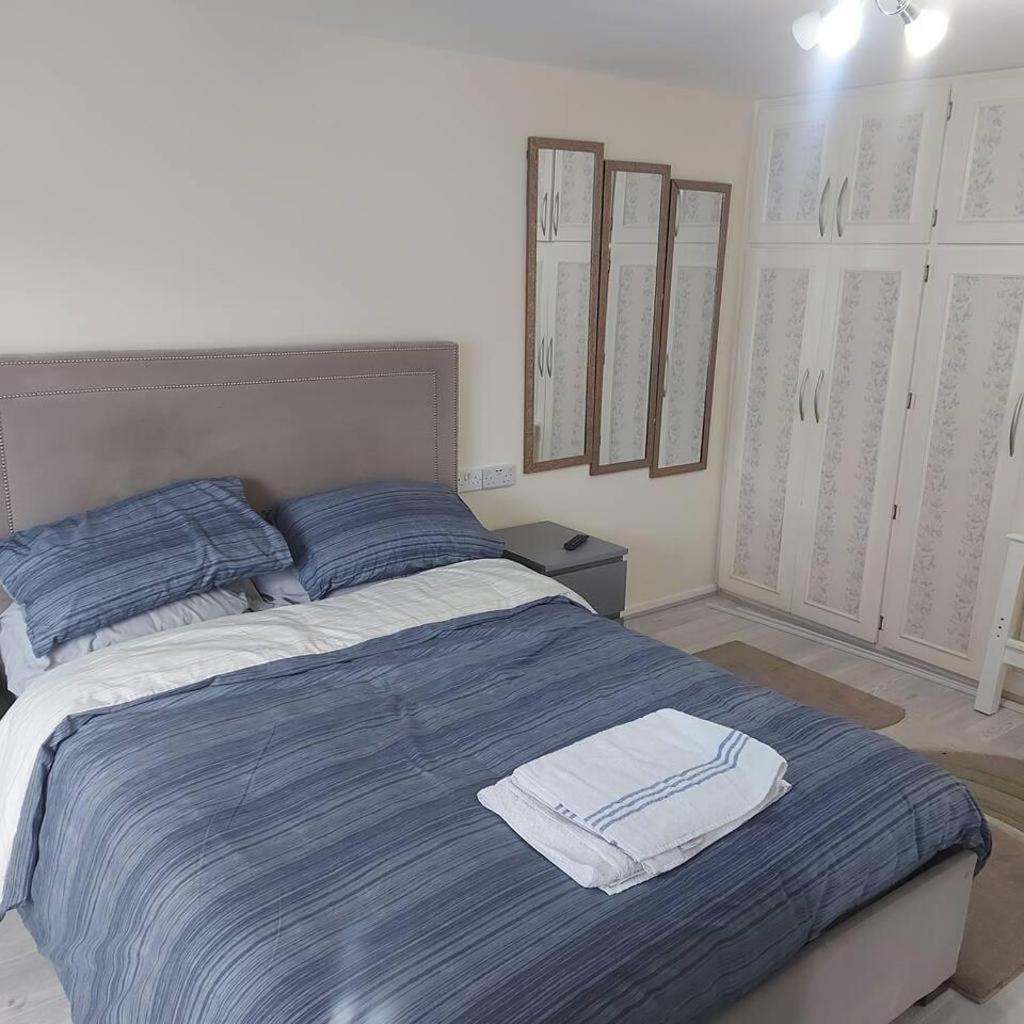 Lovely & Beautiful 2 Bed-Apartment In Μπόρχαμγουντ Εξωτερικό φωτογραφία