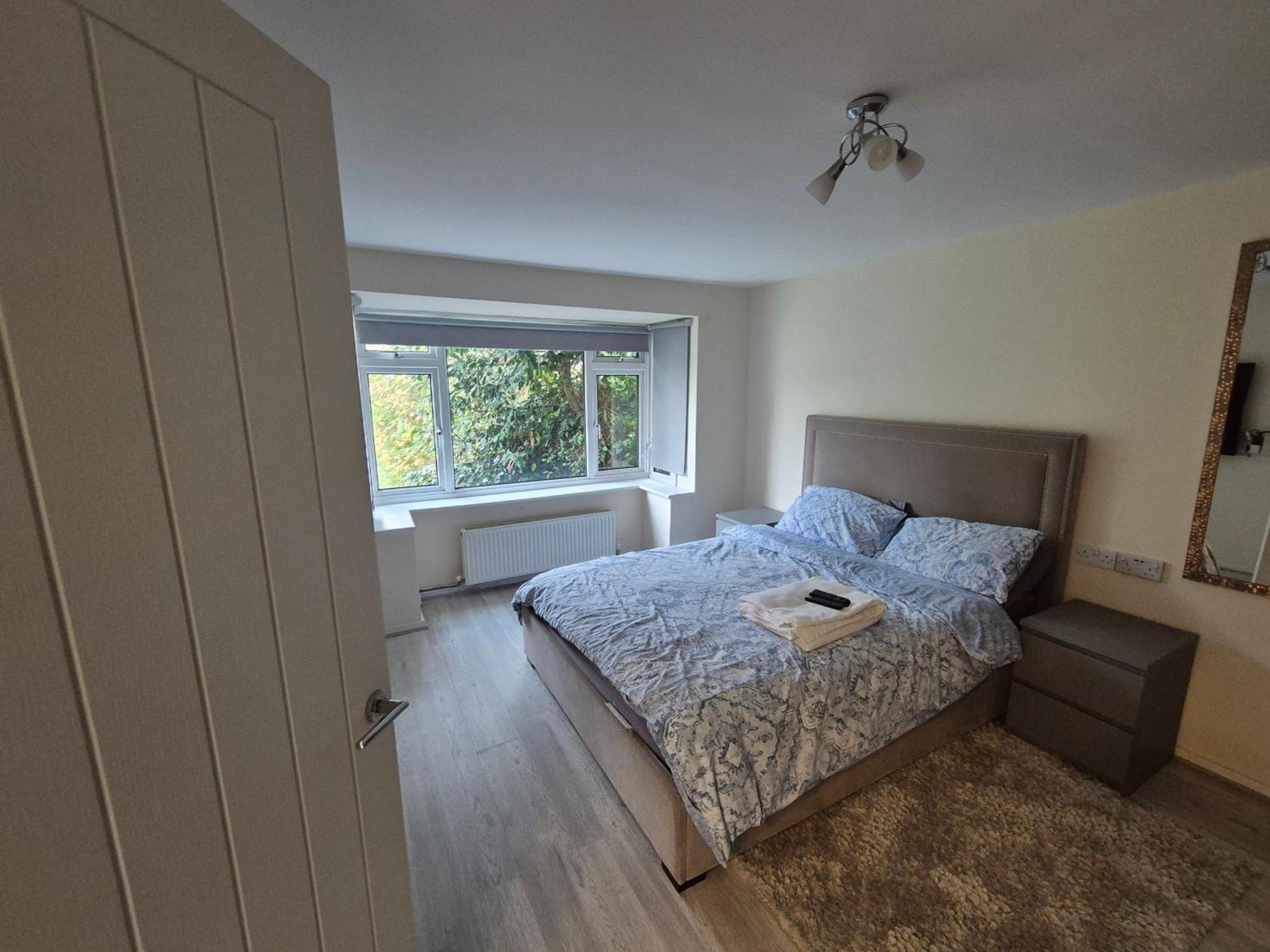 Lovely & Beautiful 2 Bed-Apartment In Μπόρχαμγουντ Εξωτερικό φωτογραφία