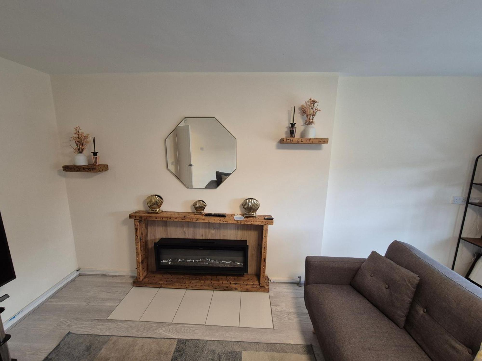 Lovely & Beautiful 2 Bed-Apartment In Μπόρχαμγουντ Εξωτερικό φωτογραφία